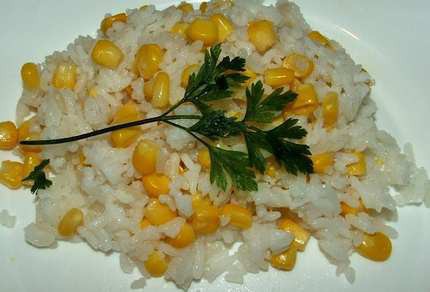 Párolt rizs kukoricával